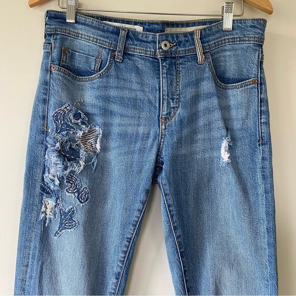 Pilcro High Rise Embroidered Boyfriend Jeans Medium Blue Size 28 Boho Distressed - Picture 3 of 15